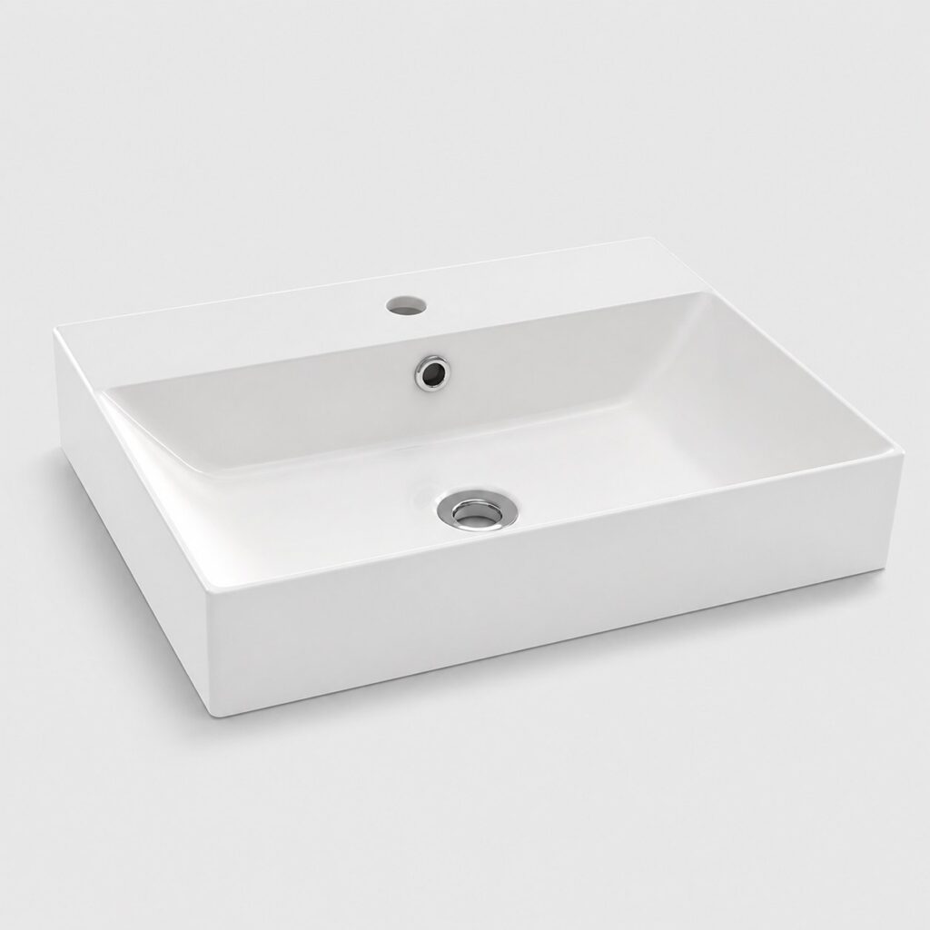 Lavabo rectangulaire blanc brillant isolé sur fond clair
